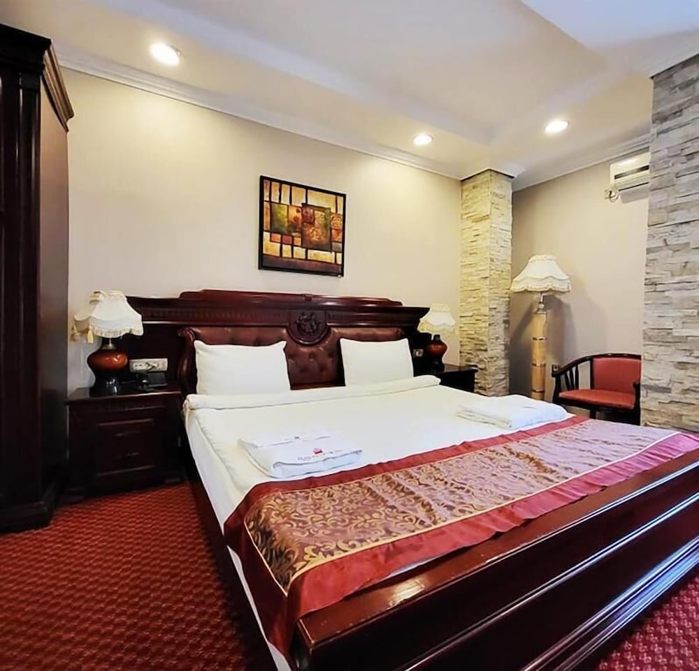 Royal Hotel and Spa 9/17