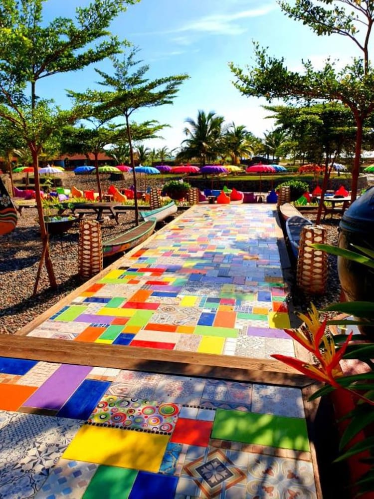 Avery Coconut Island Hotel and Beach Resort 31/47