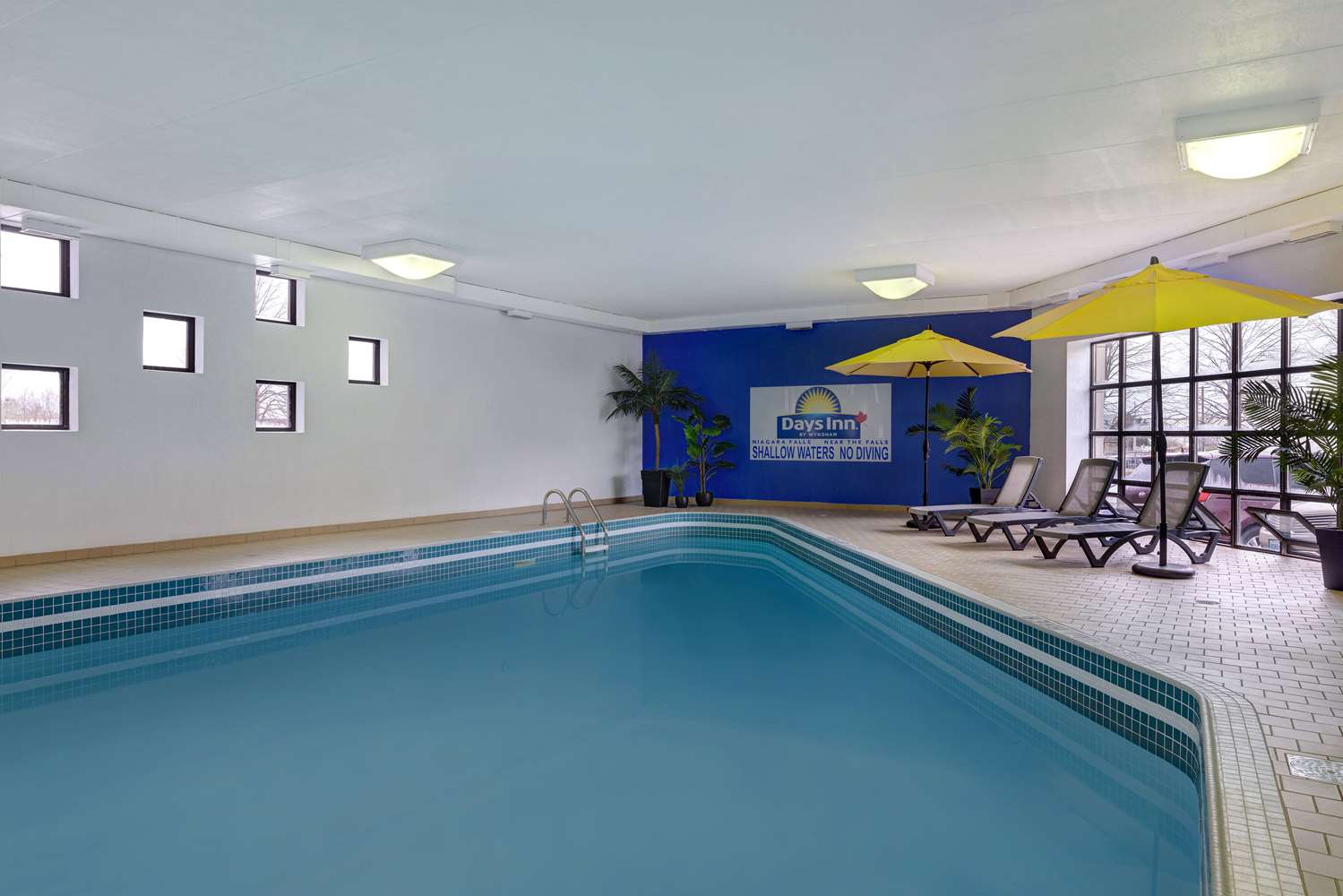 Days Inn By Wyndham Niagara Falls Near The Falls 33/44