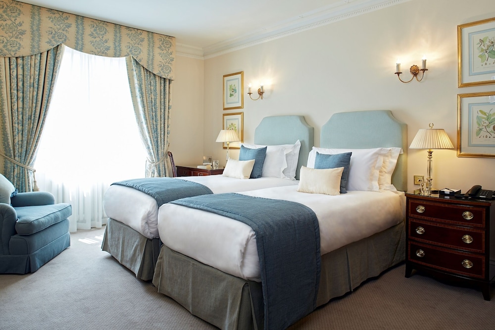 Cheval Hyde Park Gate 14/61