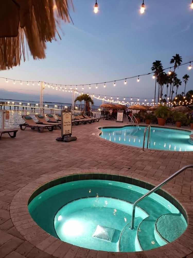 Beso Del Sol Resort 10/63