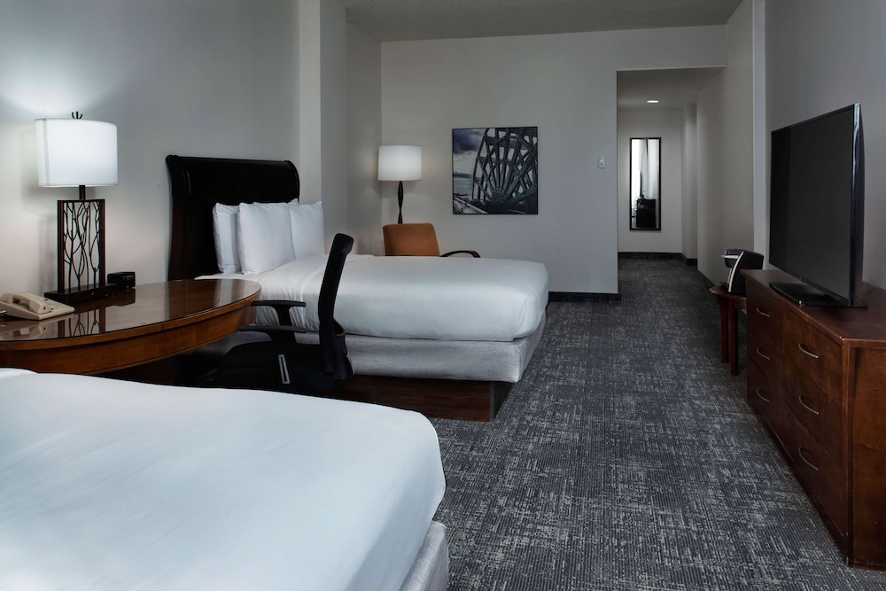 Doubletree By Hilton Hotel Memphis Downtown 13/53