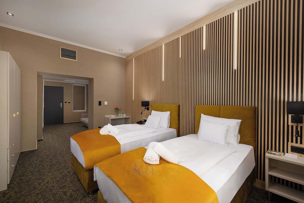 Hotel Allora 11/48