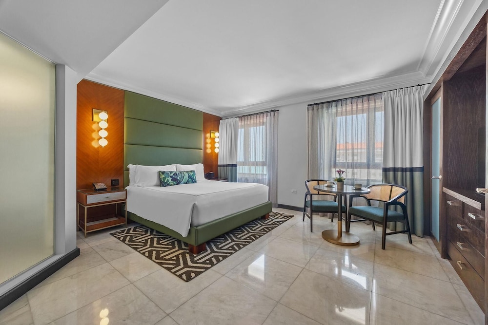 TOWER, KING BED, CITY VIEW