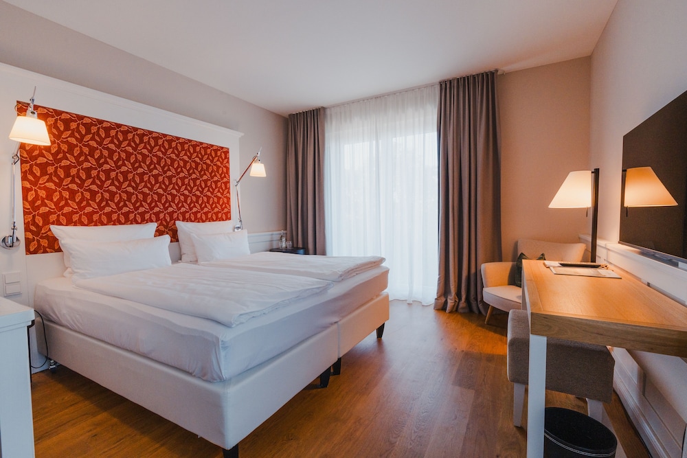 CLASSIC, QUEEN BED, PANORAMIC VIEW