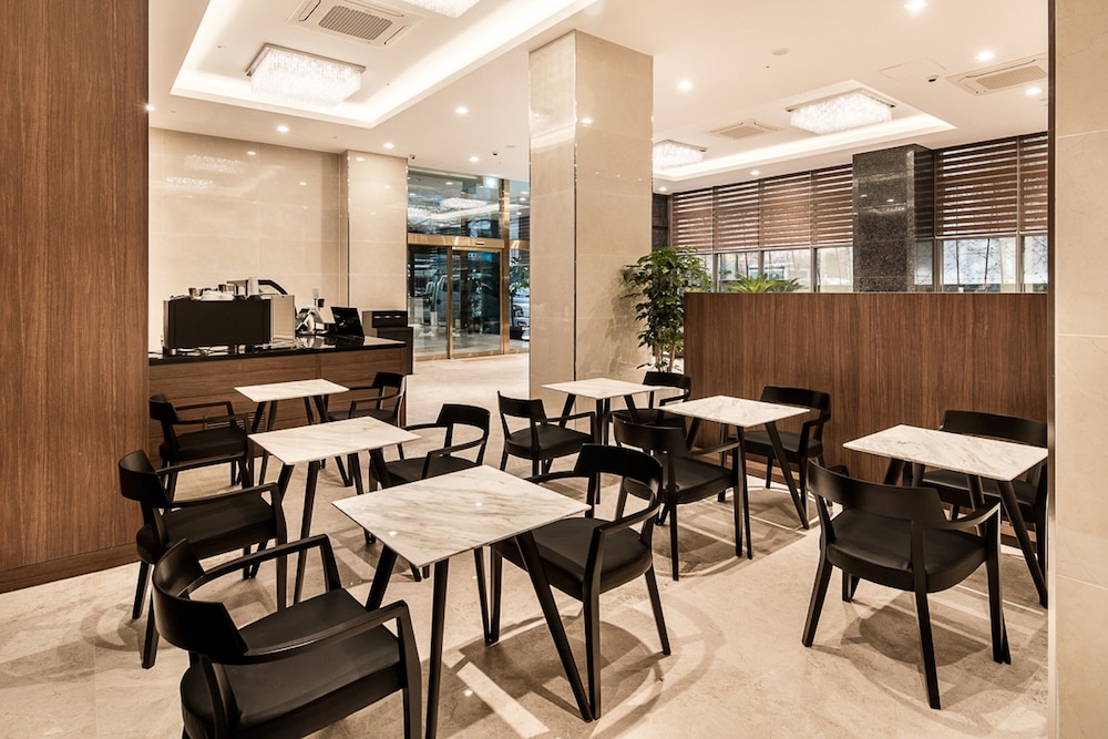 WD HOTEL 34/50