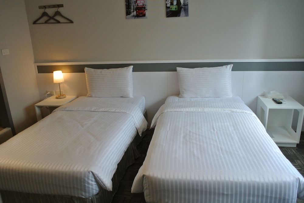 9ine hotel 13/63