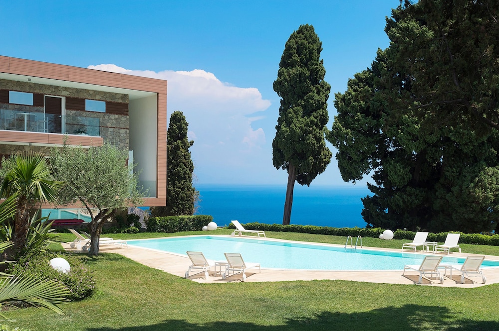 Isola Bella Infinity Suites 44/50