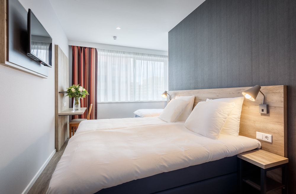 DELUXE, DOUBLE BED