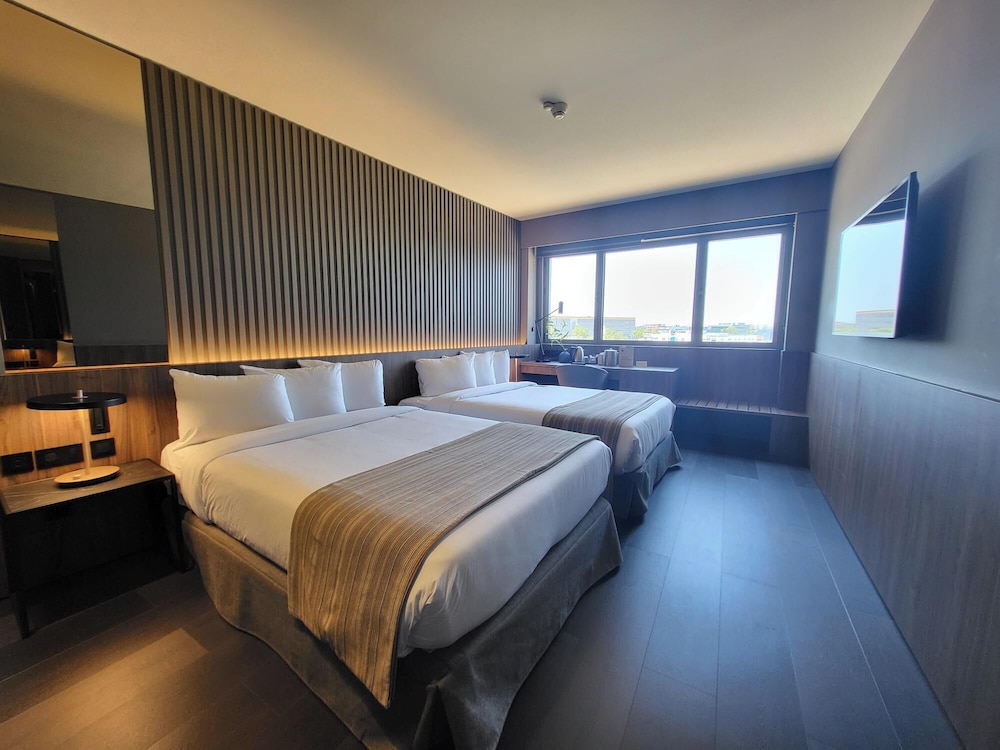 DELUXE, 2 DOUBLE BEDS