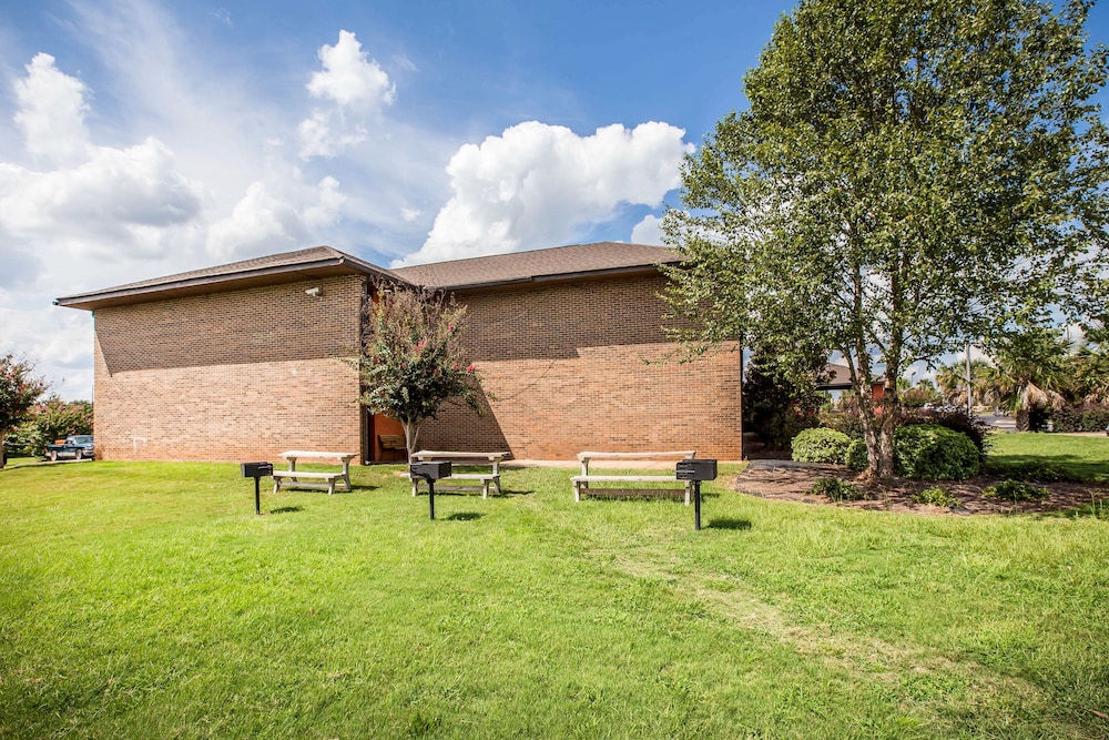 Suburban Extended Stay Warner Robins 31/35