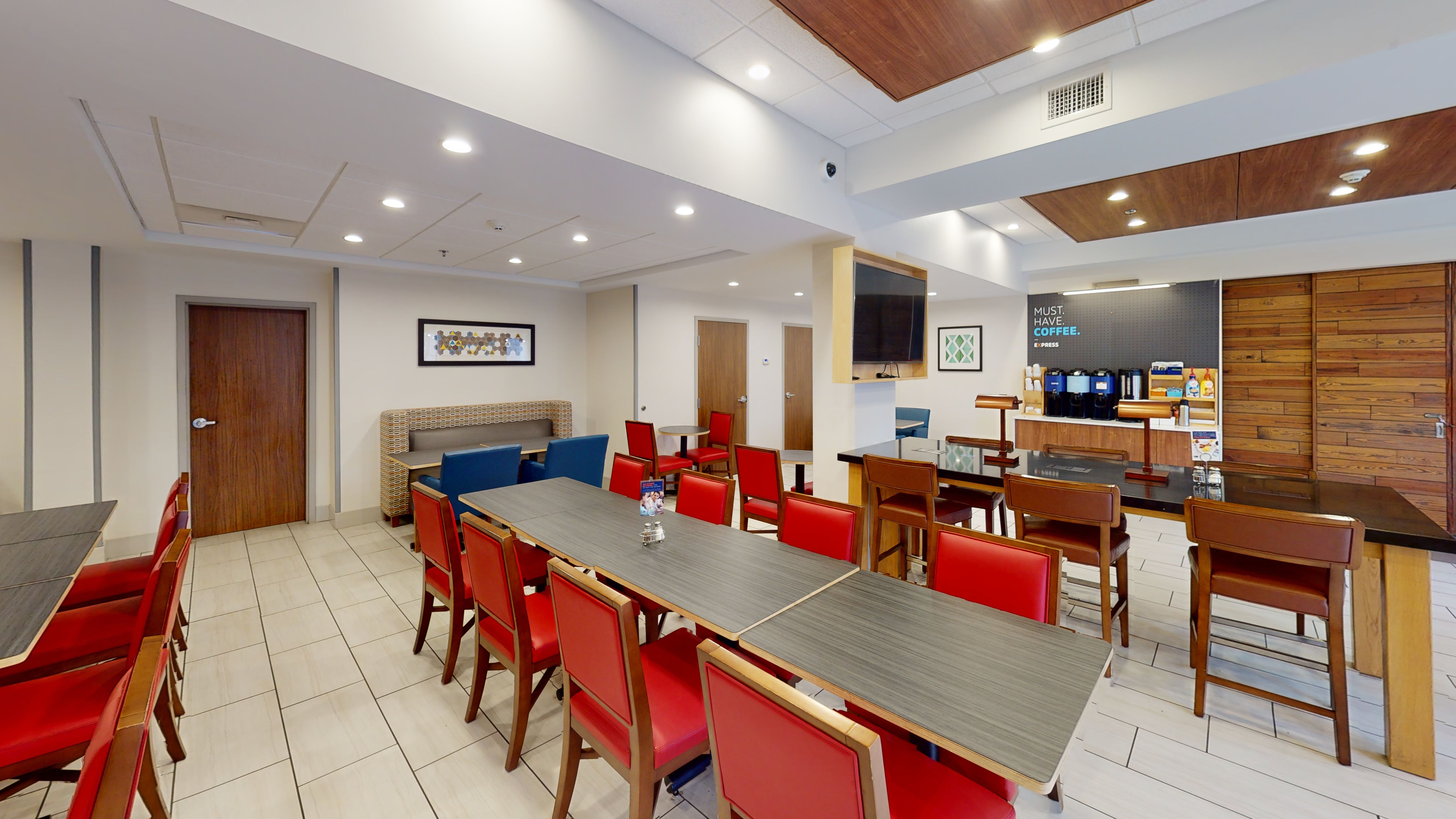 HOLIDAY INN EXPRESS SOUTH BURLINGTON 19/21