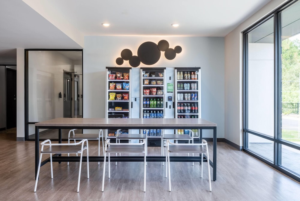 ECHO Suites Extended Stay by Wyndham Houston Pasadena Fwy Pl 49/59