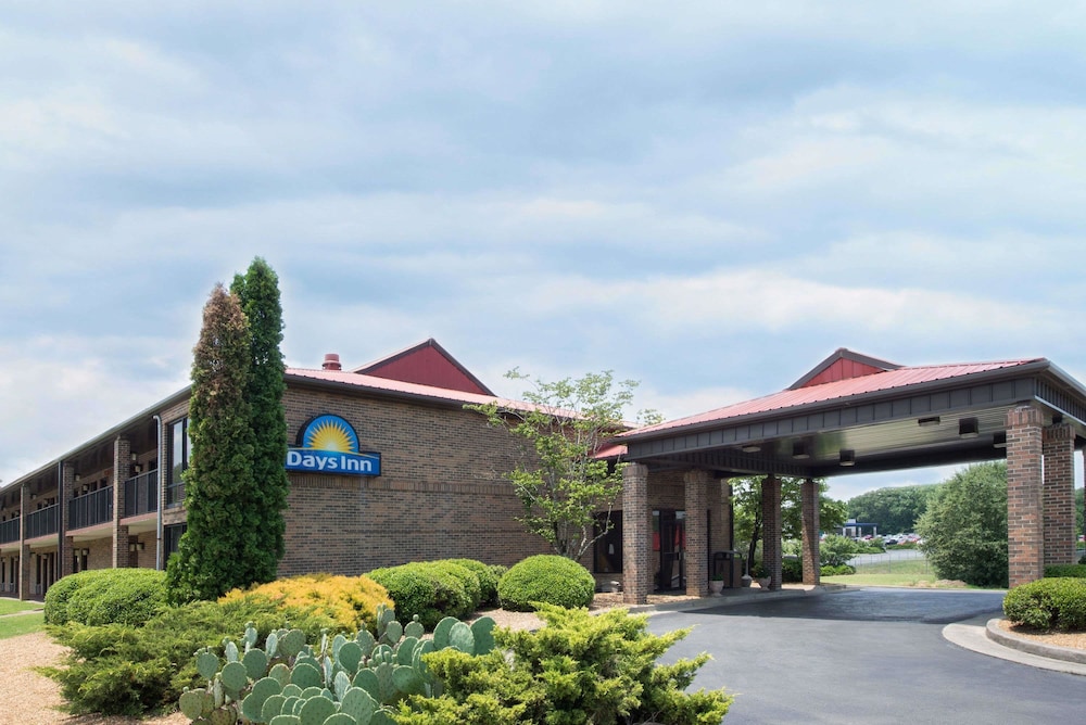 Days Inn By Wyndham Fort Payne 3/27