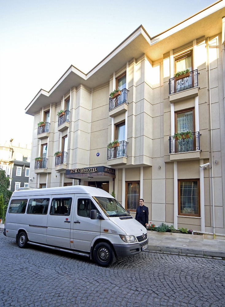 Acra Hotel 62/67