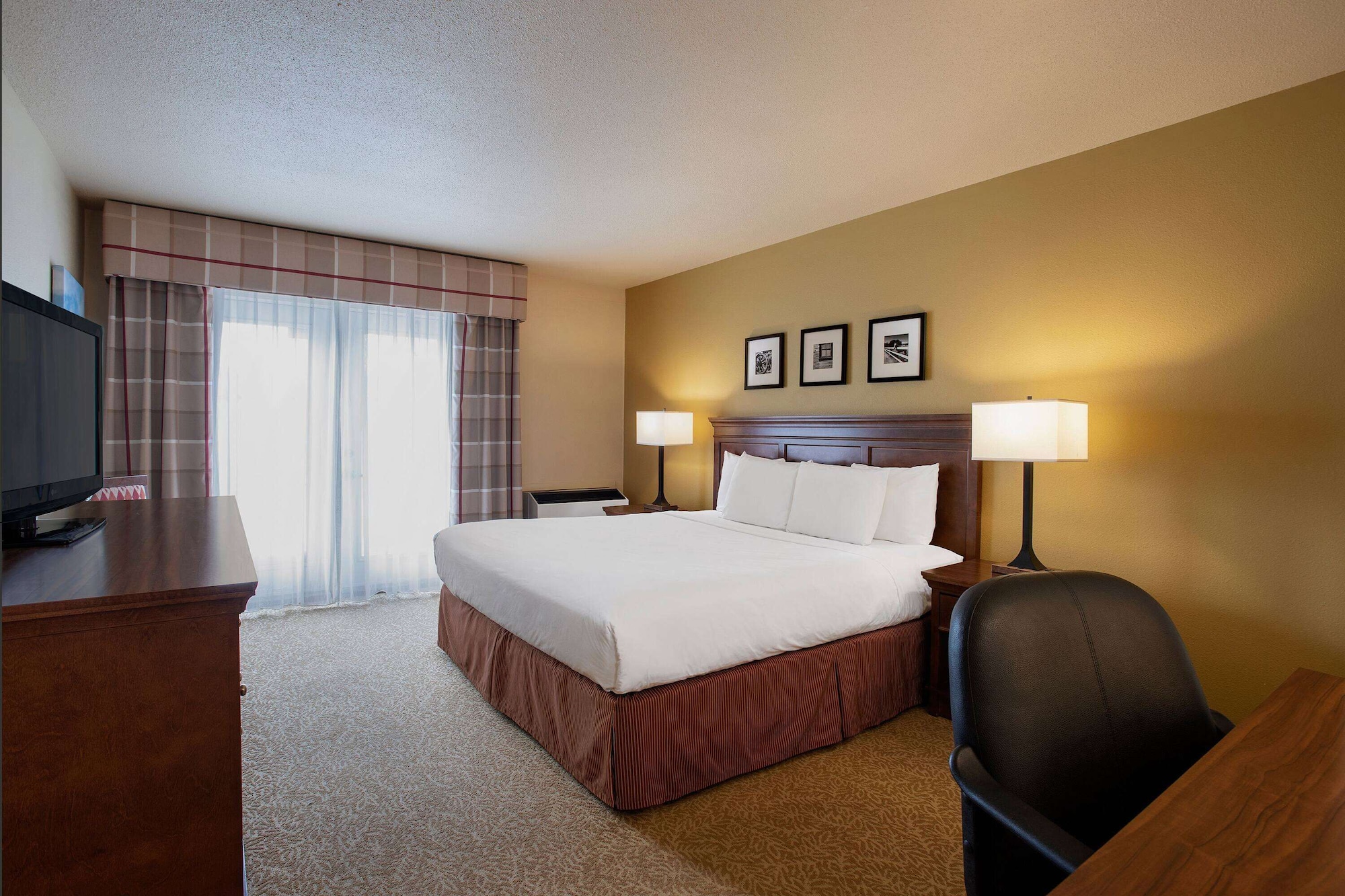 جناح ديلوكس بسرير كينج بغرفة نوم واحدة، Travelodge Suites by Wyndham Regina / Eastgate Bay 5/10