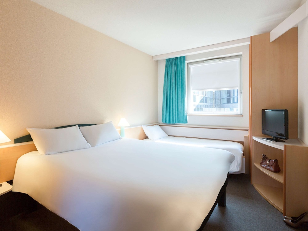 Ibis Lyon Est Bron 17/67