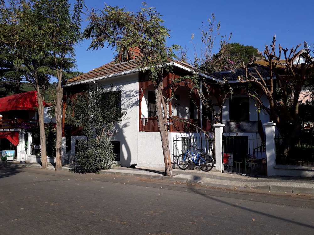 Orhan Kutbay'in Evi Turyolu Cafe Pansiyon 35/50