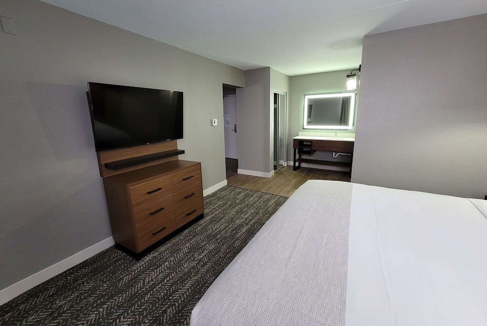 Hawthorn Suites by Wyndham Wichita Airport 15/44