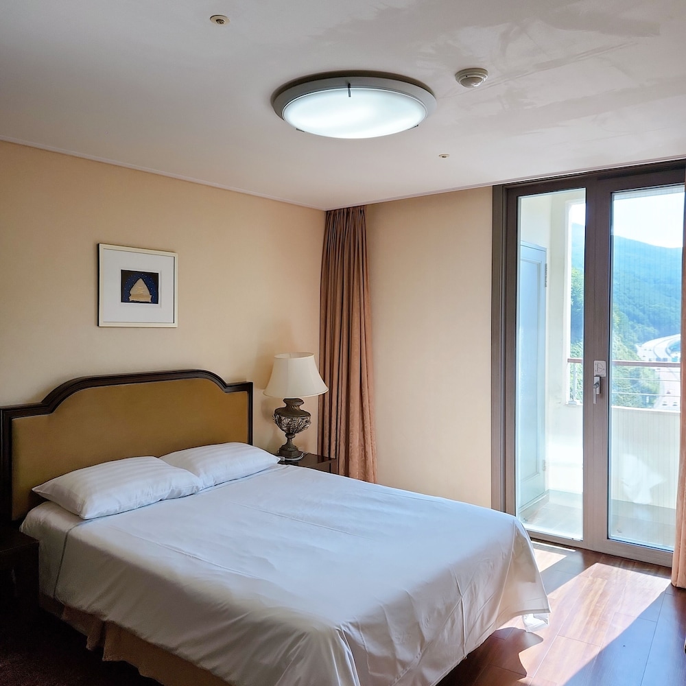Mayhills Resort 20/50