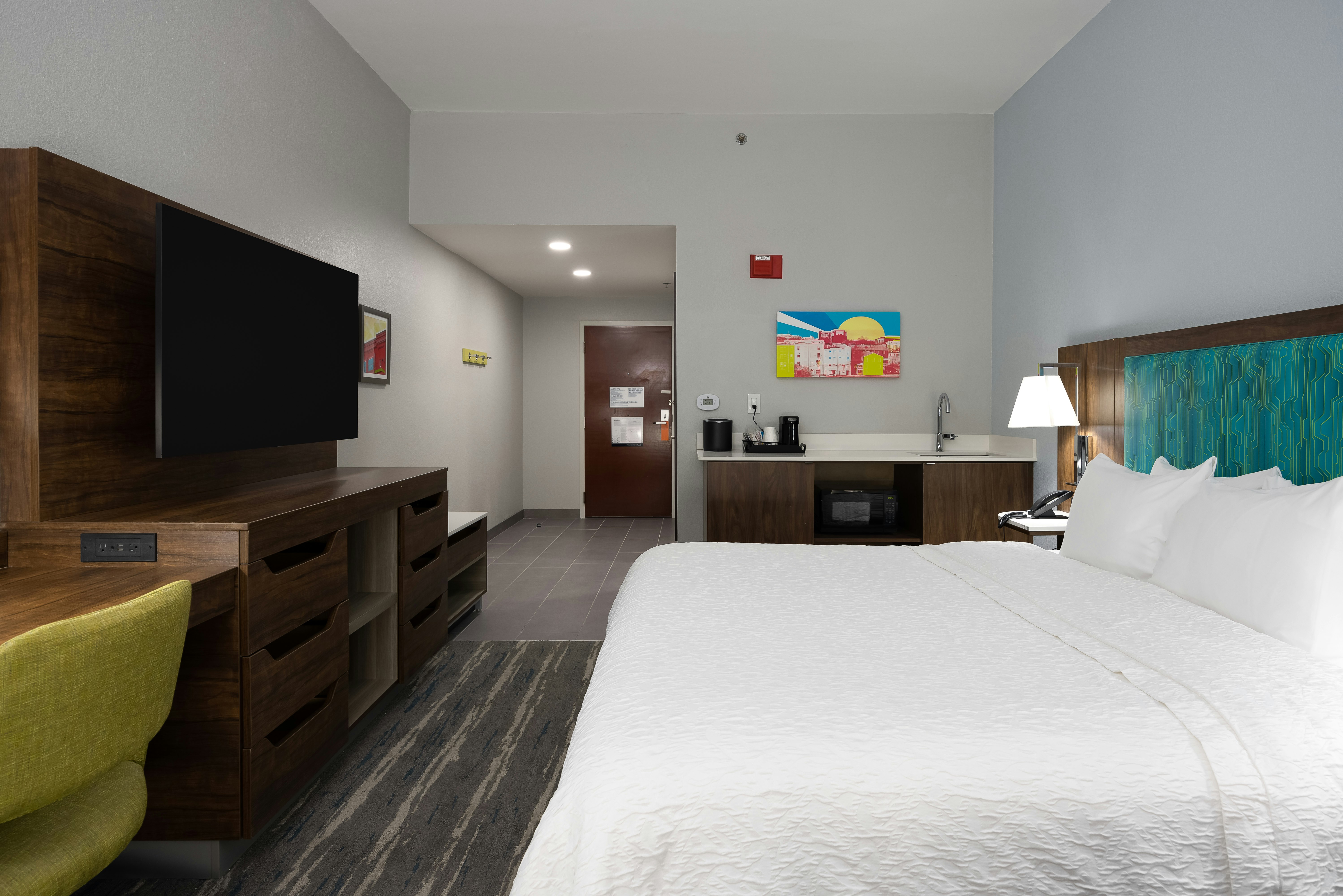 ROOM, KING BED, SOFA, ACCESSIBLE