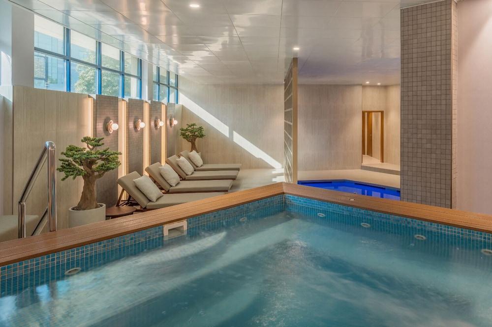 swimming pool spa