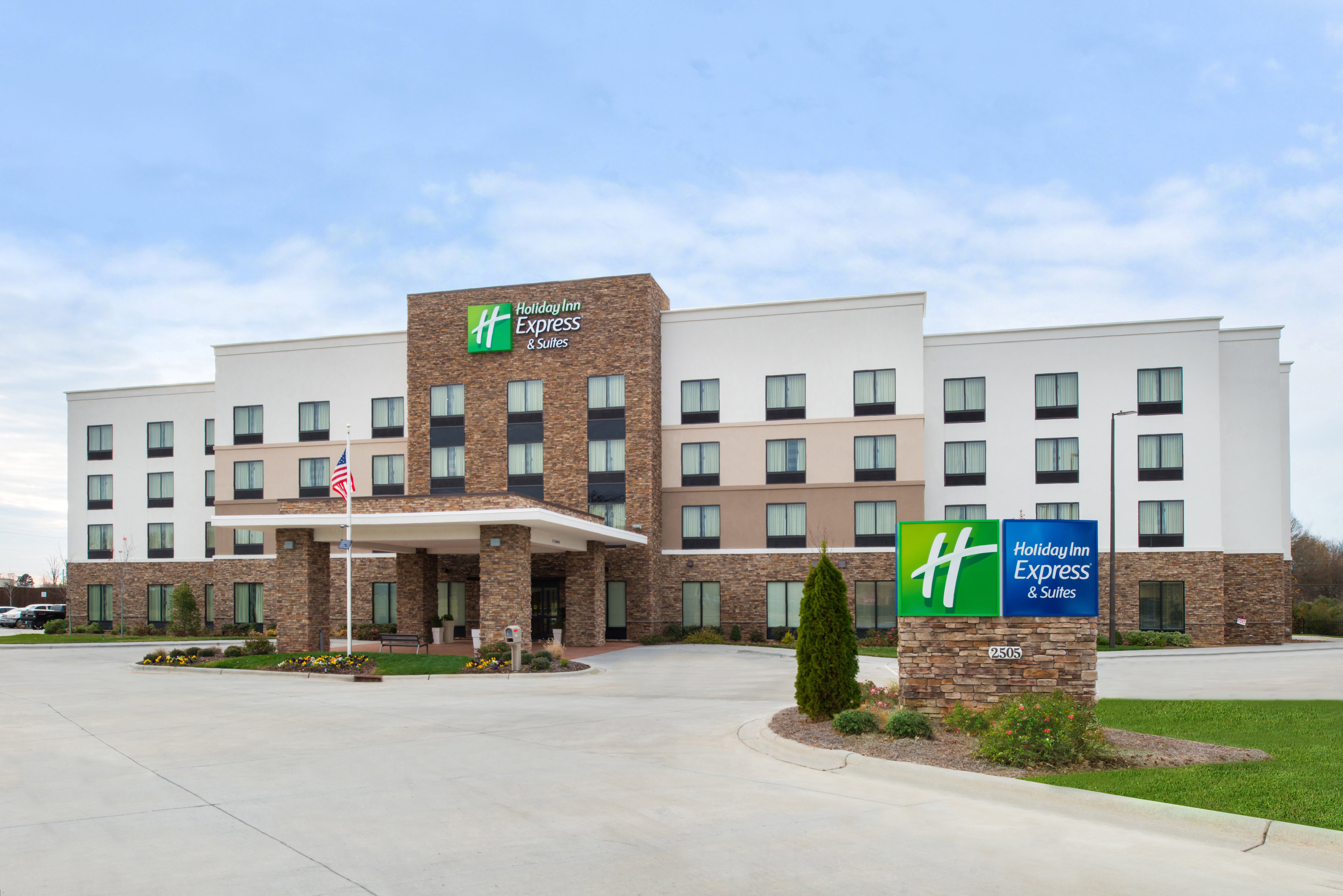 Holiday Inn Express Suites Monroe 6/58