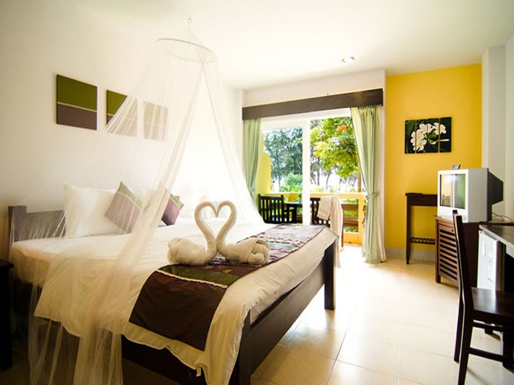 Bacchus Home Resort 18/77