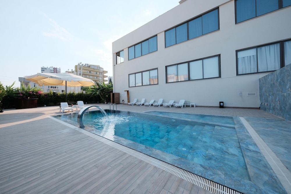 Radisson Hotel Mersin 46/48