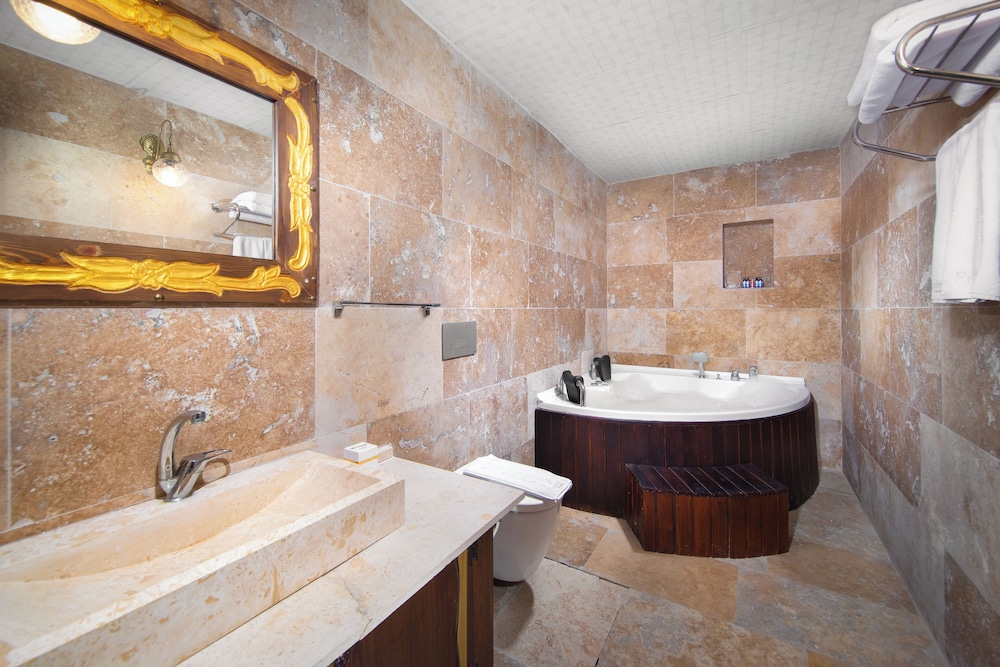 Pegasos Cave Suite 48/50
