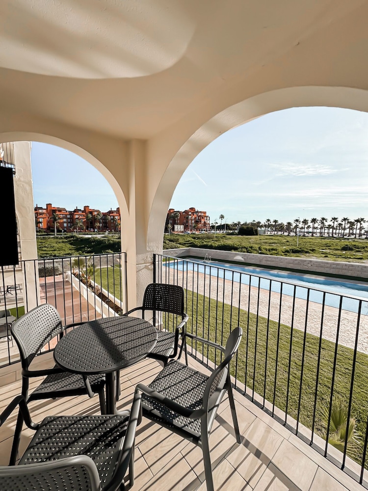 Hotel Puente Real 46/62