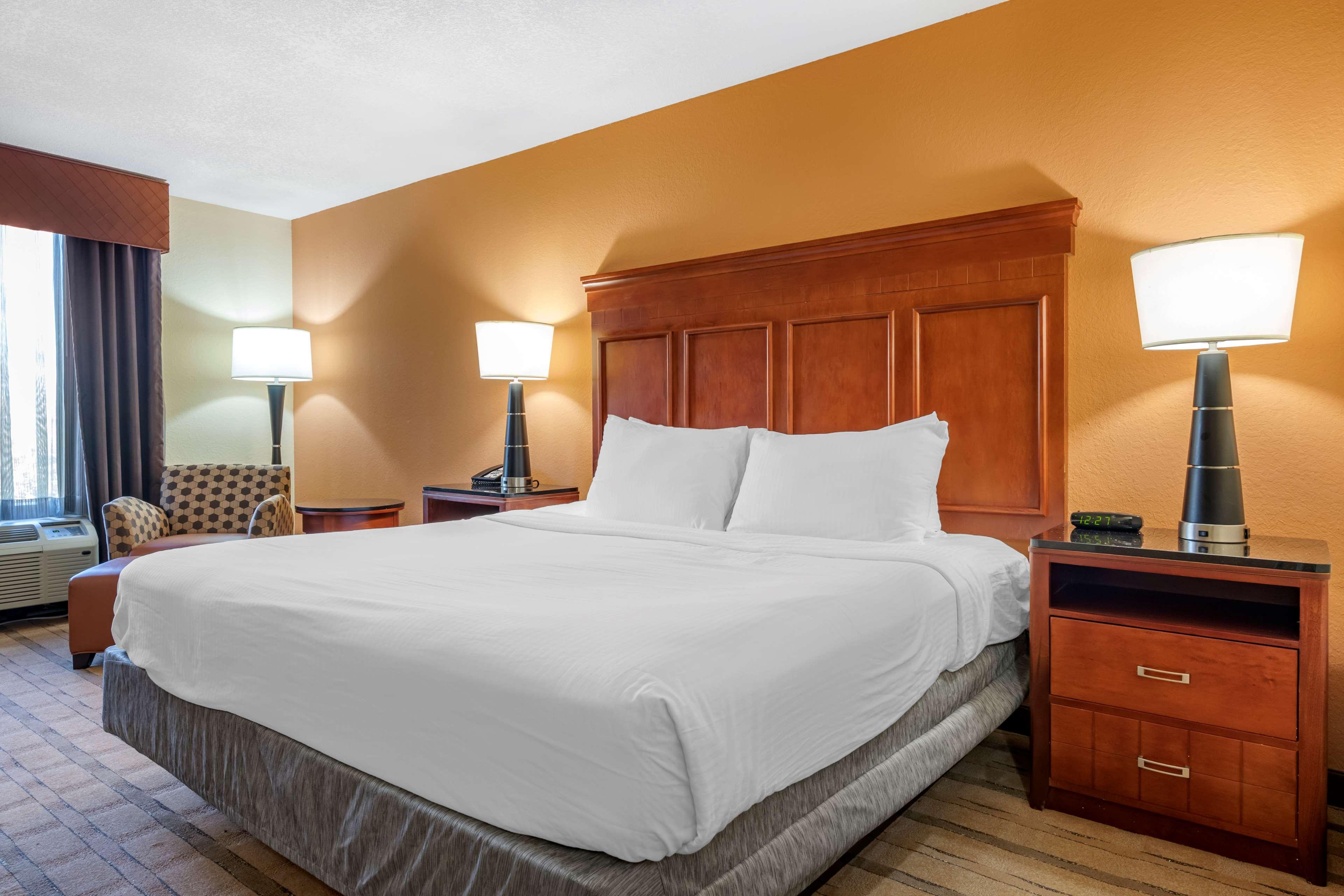 Mini, King Bed, Bathtub, Accessible، Best Western Plus Flagler Beach Area Inn & Suites 2/3