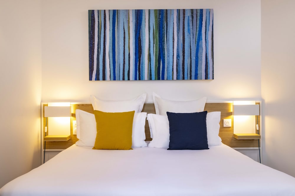Hotel Paris Louis Blanc - Gare du Nord, Paris 10 20/67