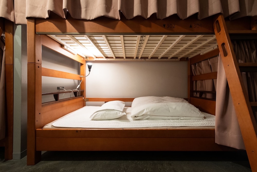 FEMALE DORM, 6 BEDS