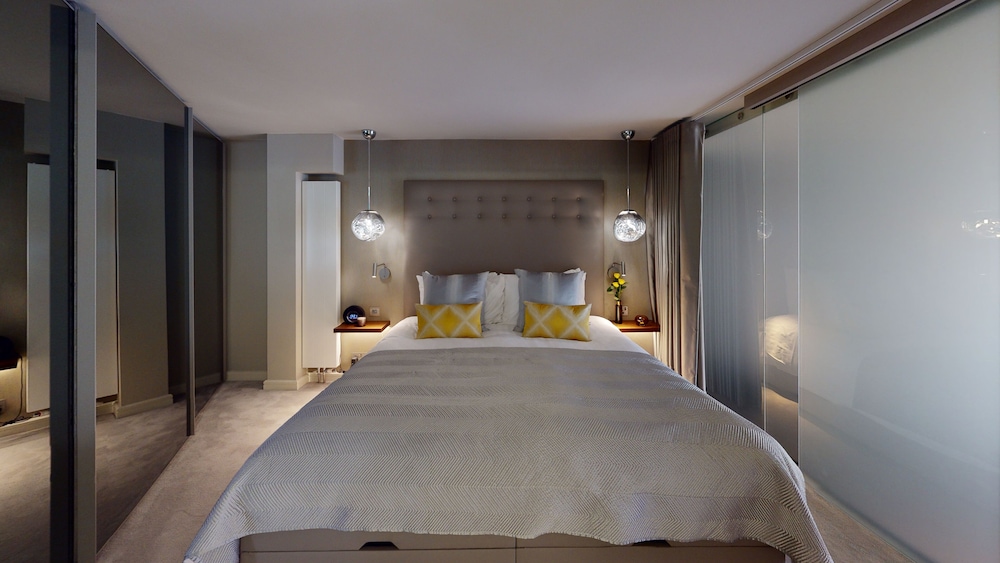 2 BEDROOMS, EXECUTIVE, APARTMENT