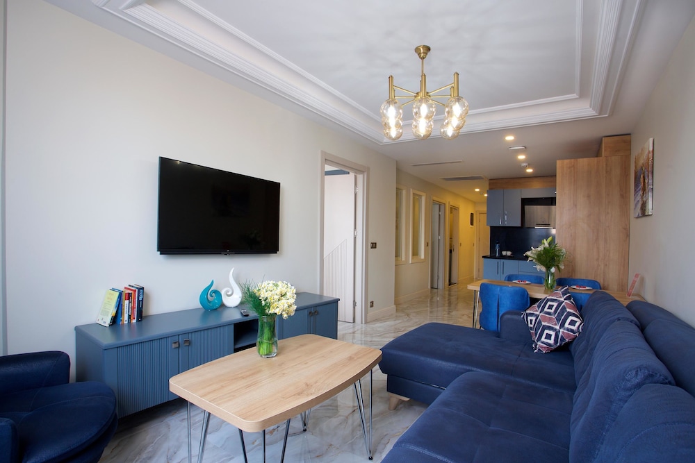 Princely Suites 33/50