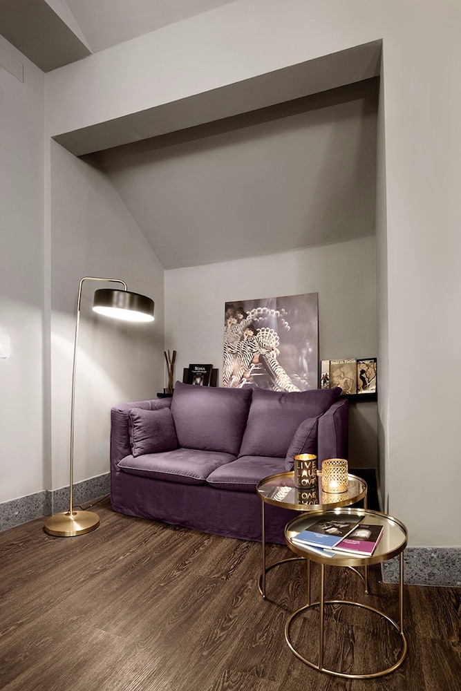 Giuturna Boutique Hotel 51/73