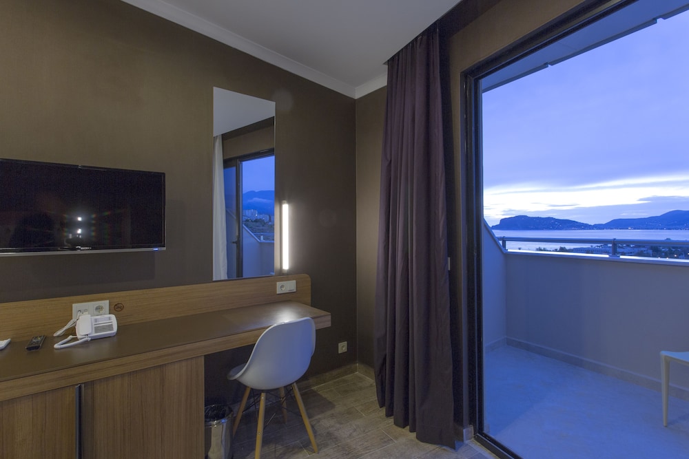 Michell Hotel - Adult Only 50/50
