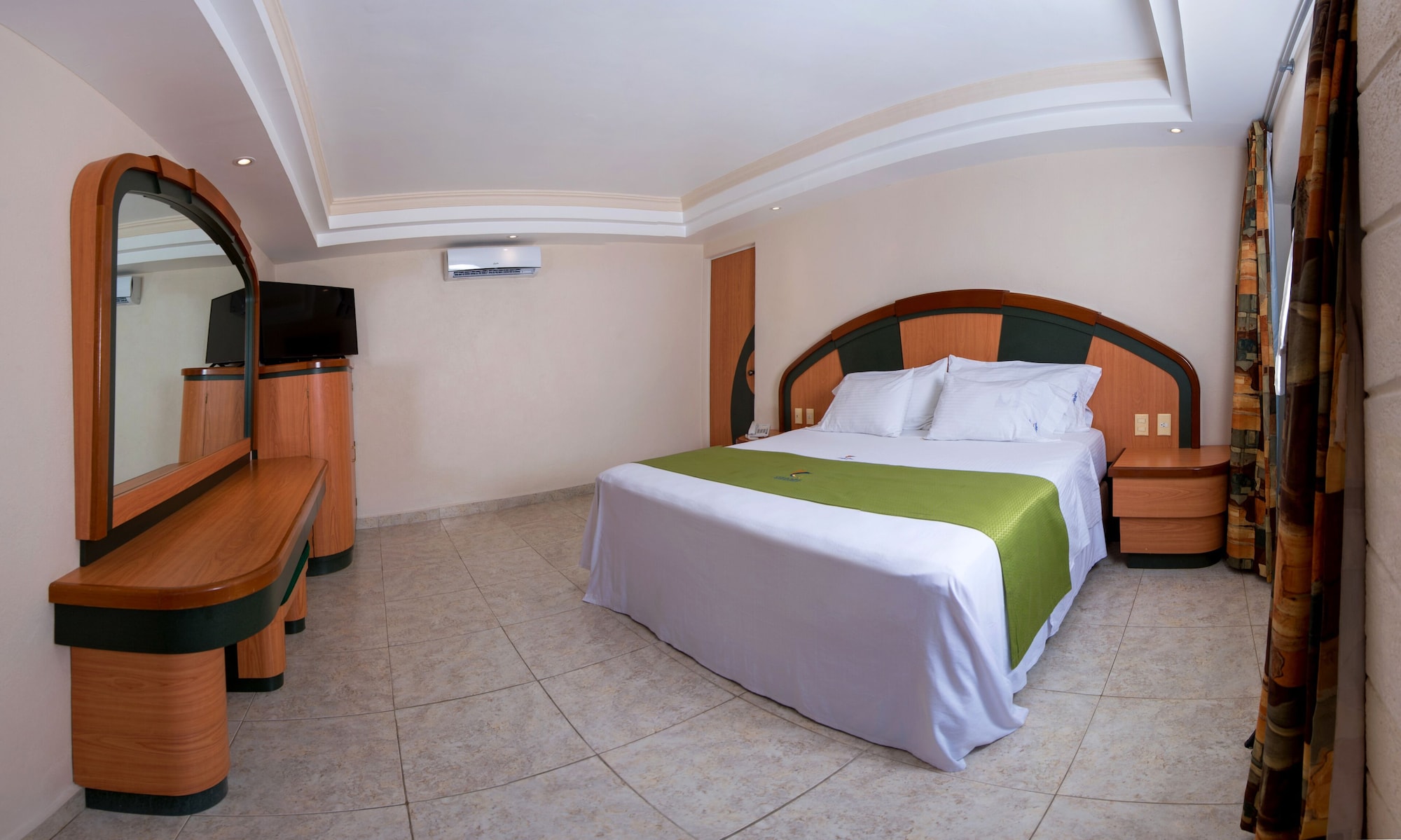 SUPERIOR, KING BED