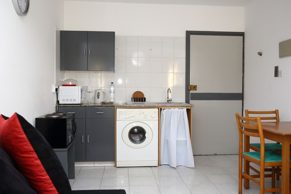 Alora Apartments 5/50
