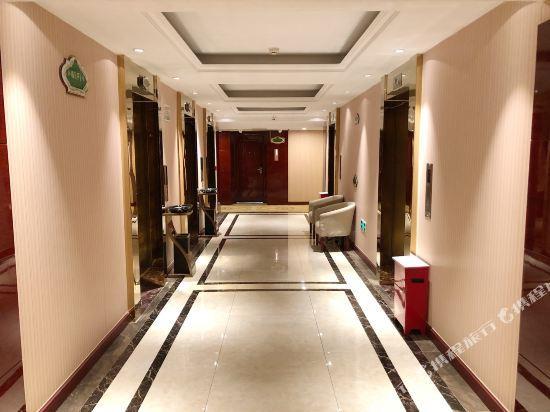 Lvzhou Meijing International Hotel 8/18