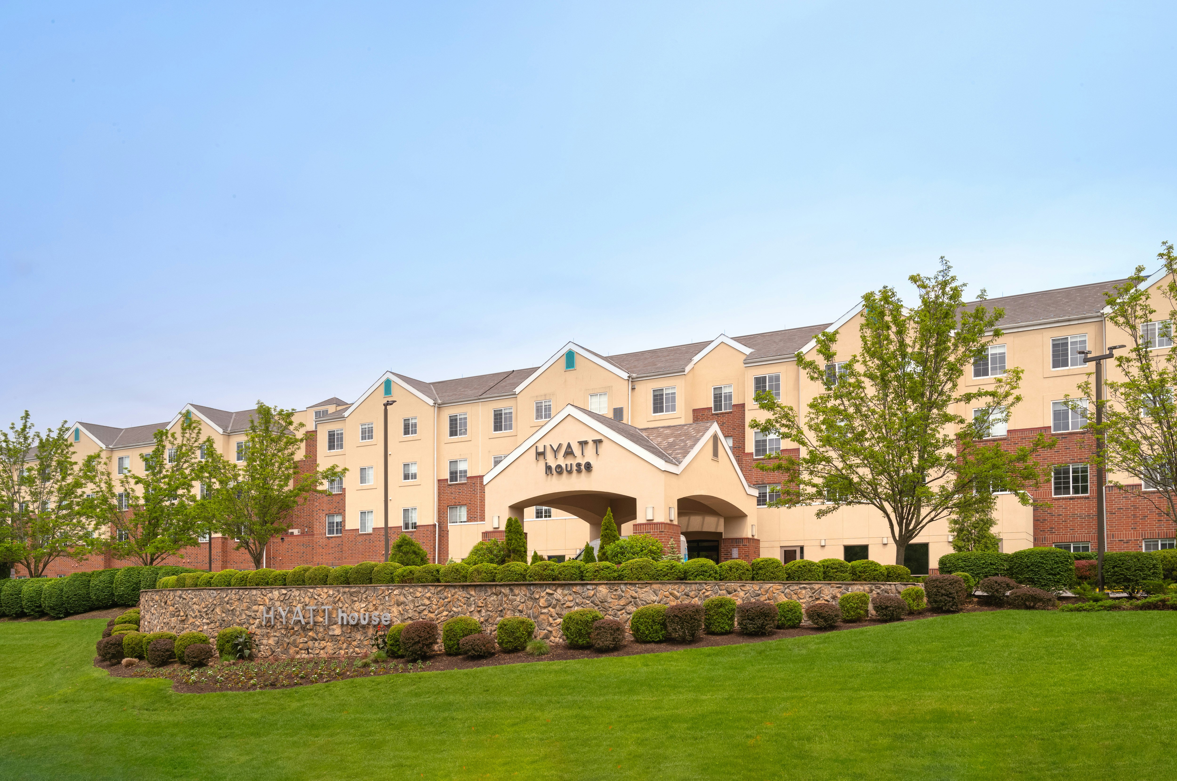 HYATT house White Plains 65/74