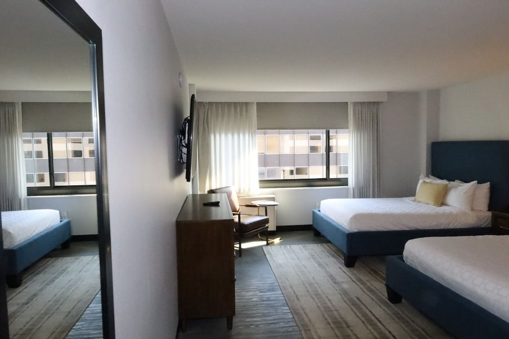STANDARD, 2 QUEEN BEDS