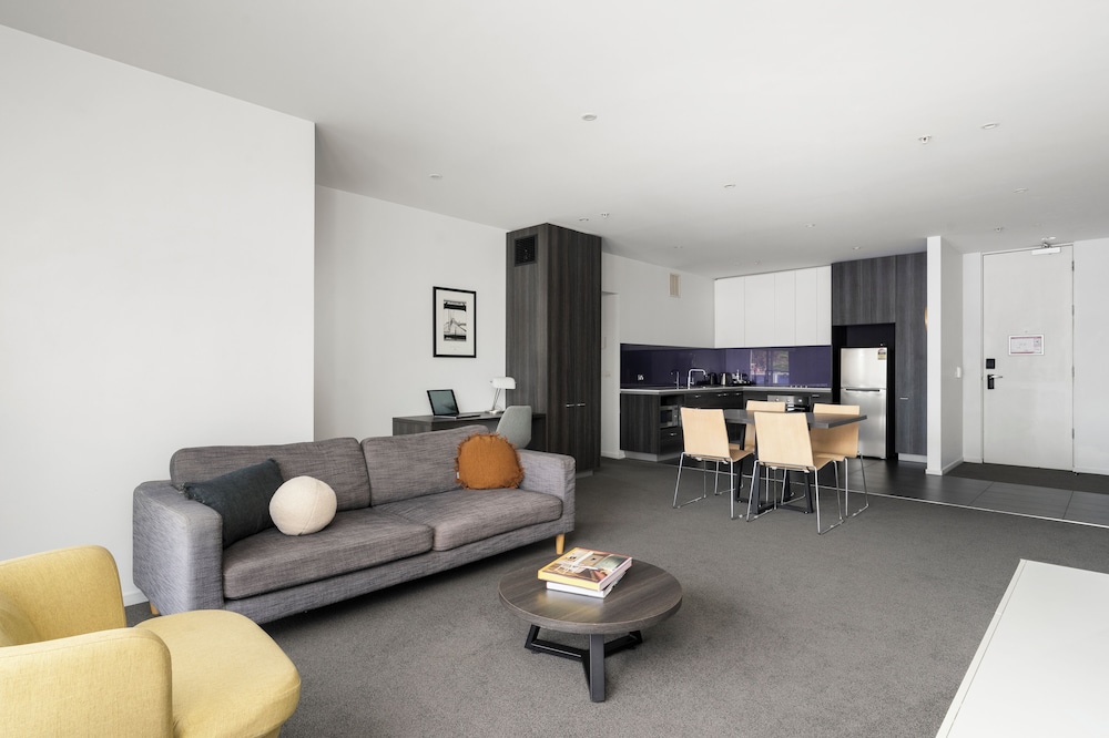 Tyrian Serviced Apartments 32/46
