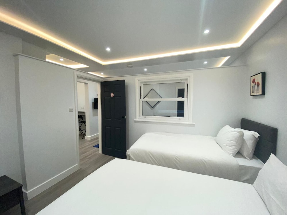 HYDE PARK SUITES 22/55