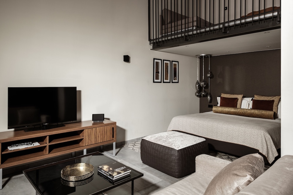 1926 Le Parisot Boutique Suites 18/36