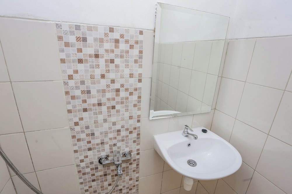Hotel O Tower Mahakam at Riverview Jababeka Living Plaza Room PDL 99 39/41