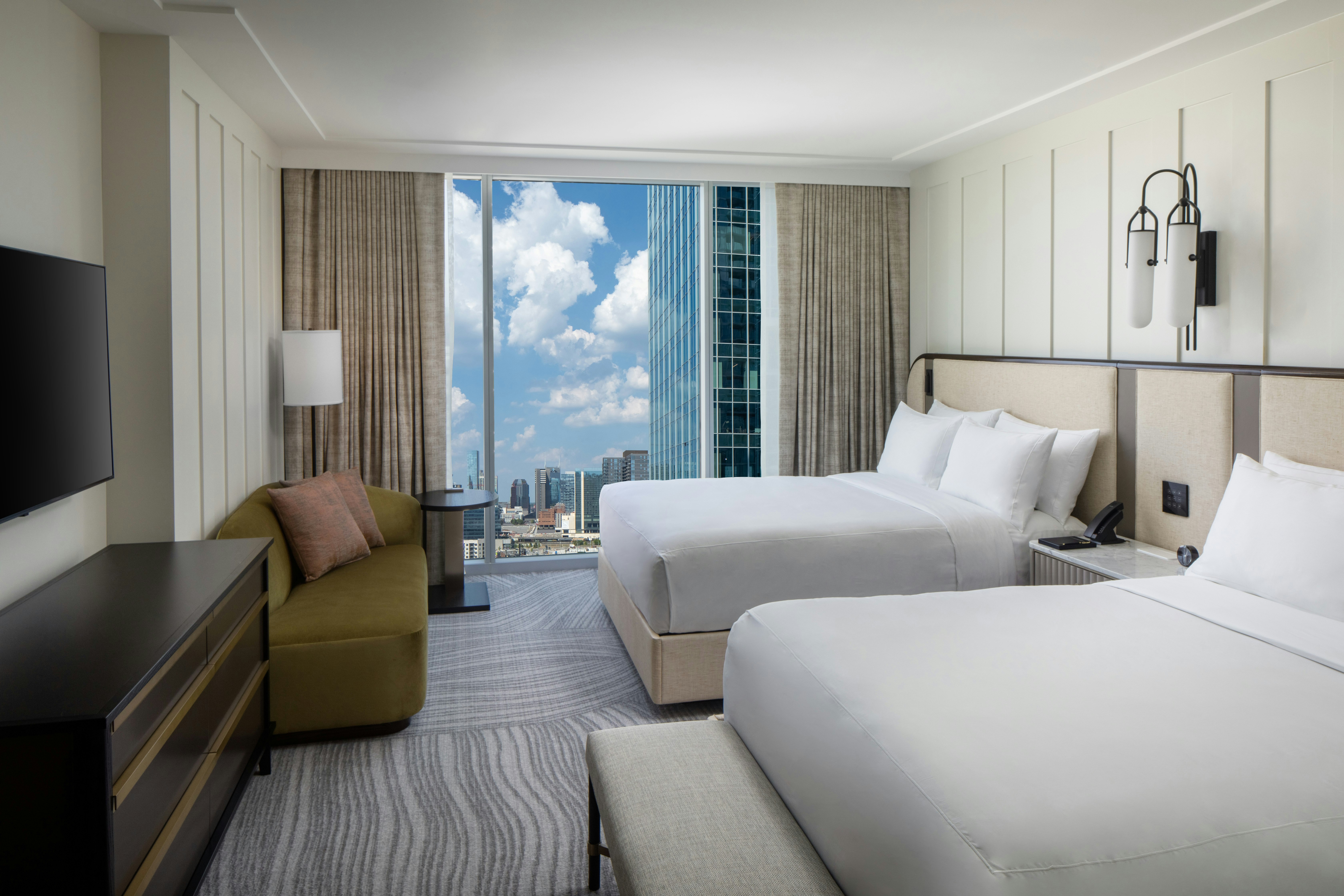 DELUXE, 2 QUEEN BEDS, ACCESSIBLE