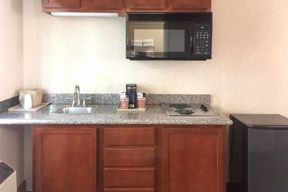 Quality Inn & Suites Oceanside Near Camp Pendleton 39/50