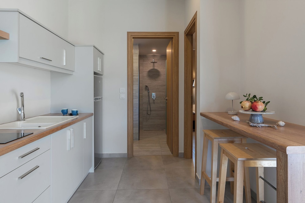 Lemonia Accommodations 3/50